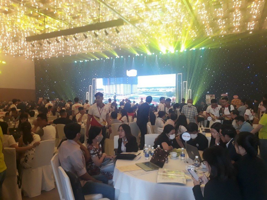 Đông đảo Khách hàng đã đến tham dự lễ công bố